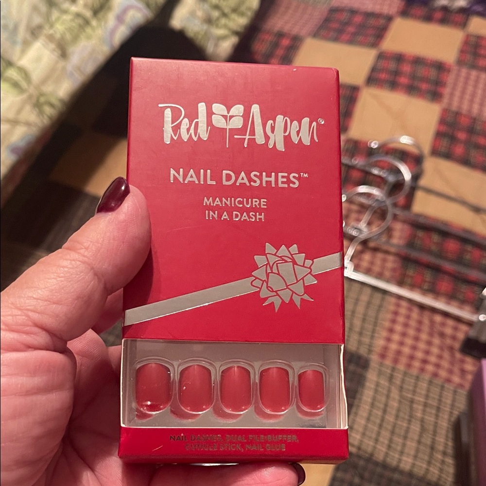 Red Aspen Nail Dashes - Red